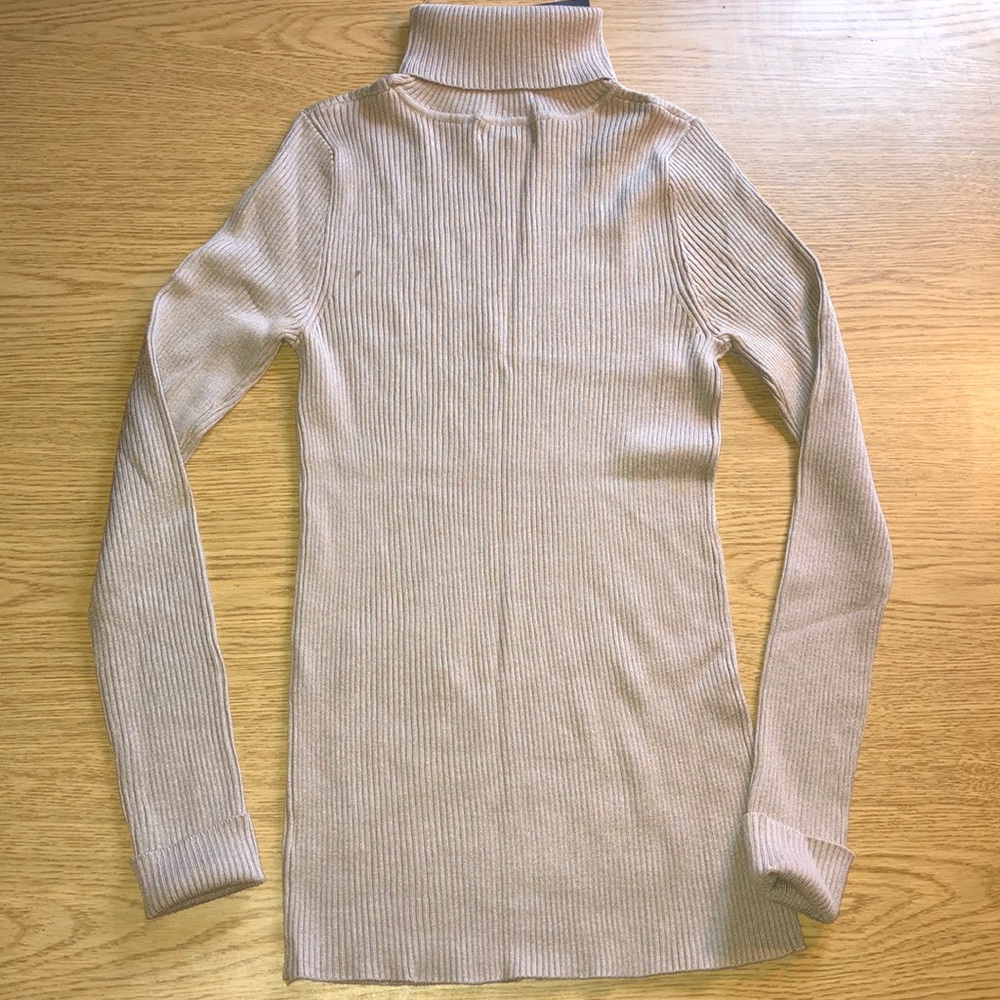 Turtle neck Top - Picture 4 of 4
